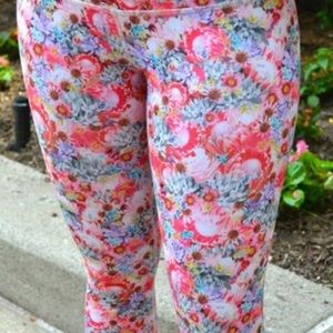 2 pairs of Lululemon flowabunga crops: size 8!